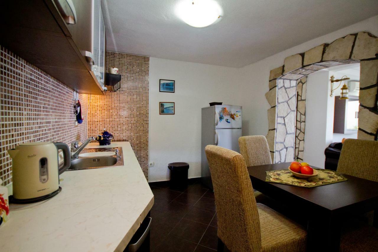 Apartments Dora Dobra Voda Esterno foto