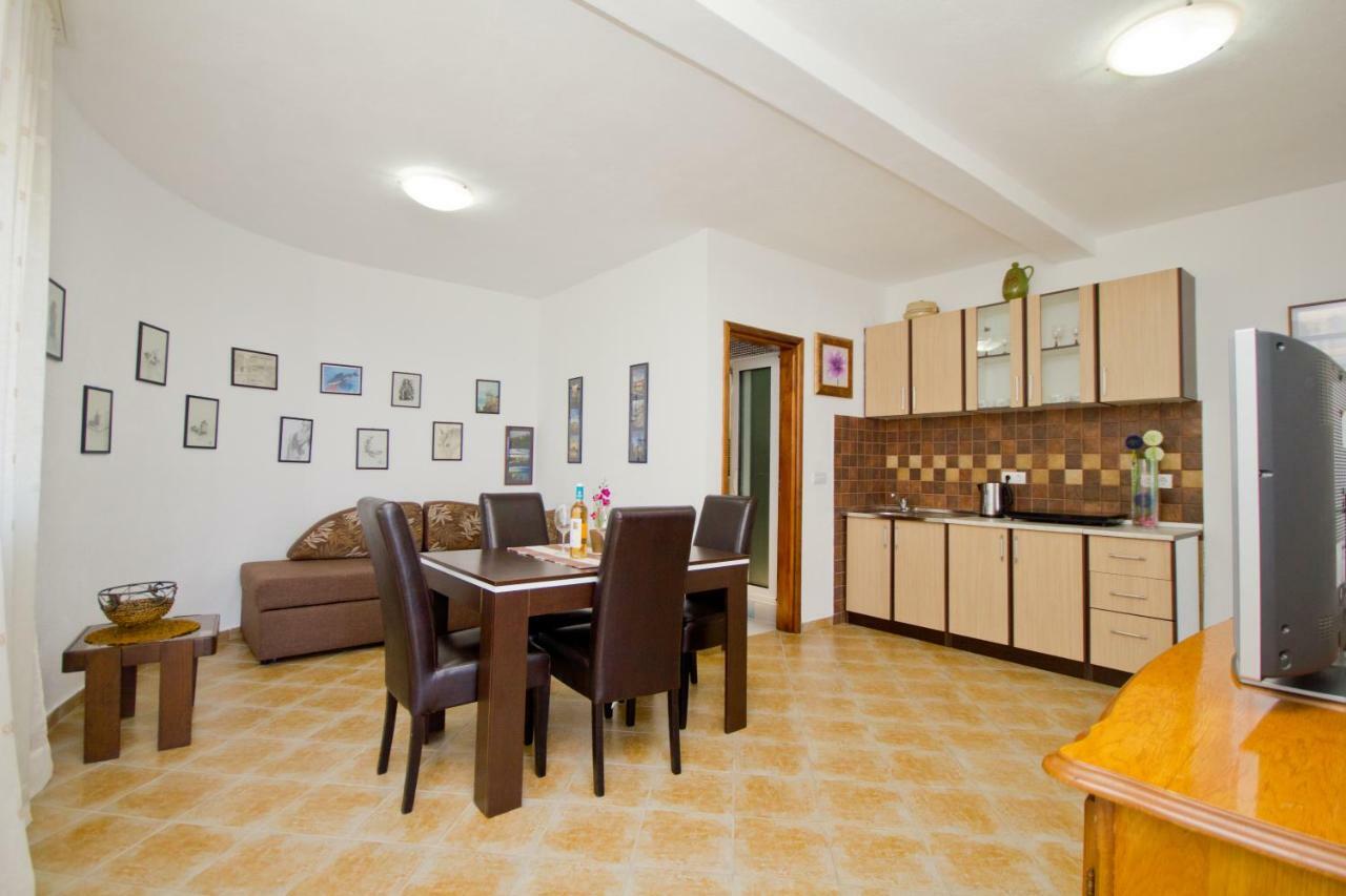 Apartments Dora Dobra Voda Esterno foto